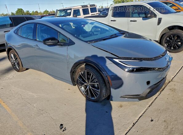 JTDACAAU7T3065675 2026 TOYOTA PRIUS Gray Widok z przodu