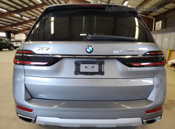 5UX23EM0XP9P24967 2023 BMW X7 Silver Widok wnętrza z przodu