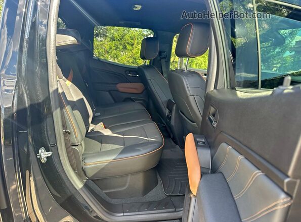 1GTP6DEK5P1266181 2023 GMC CANYON Черный Вид салона спереди
