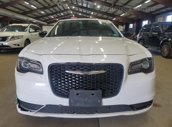 2C3CCAAG0JH308146 2018 CHRYSLER 300 Белый Вид сзади