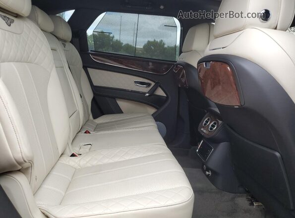 SJAAC2ZV1HC014037 2017 BENTLEY BENTAYGA Красный Вид подкапотного пространства
