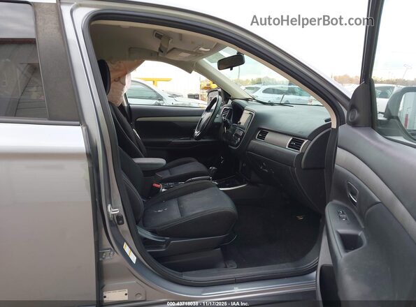 JA4AD3A33JZ017286 2018 MITSUBISHI OUTLANDER Серебряный Вид салона спереди
