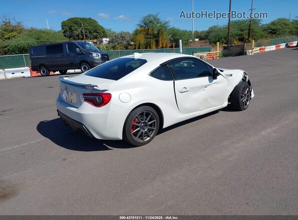 JF1ZCAC13H9602607 2017 SUBARU BRZ Белый Задняя правая четверть