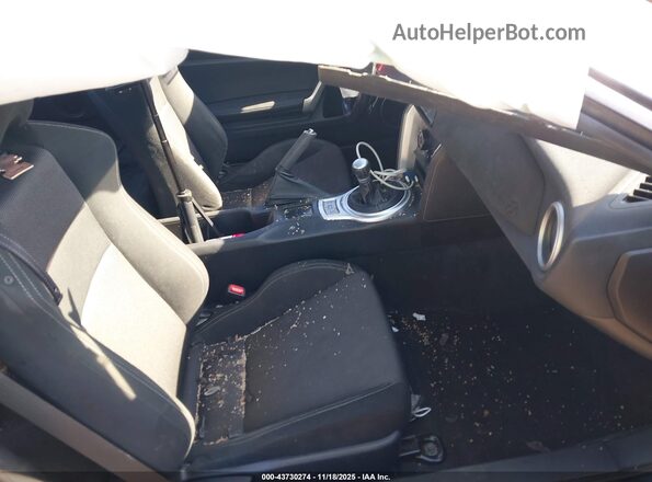JF1ZNAA14H8711399 2017 TOYOTA 86 Серый Вид салона спереди