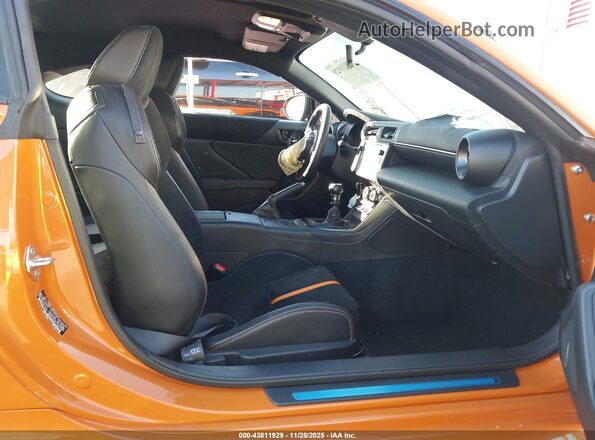 JF1ZNBG10P9755258 2023 TOYOTA GR86 Orange Widok wnętrza z przodu