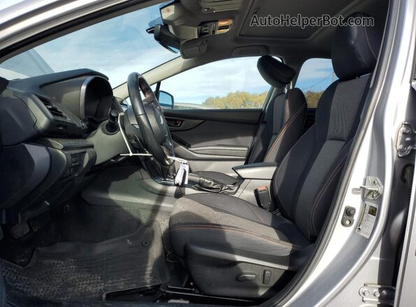JF2GTAEC8M8376985 2021 SUBARU CROSSTREK Серебряный Вид салона спереди