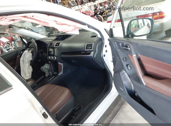 JF2SJAWC7HH424125 2017 SUBARU FORESTER Белый Вид салона спереди