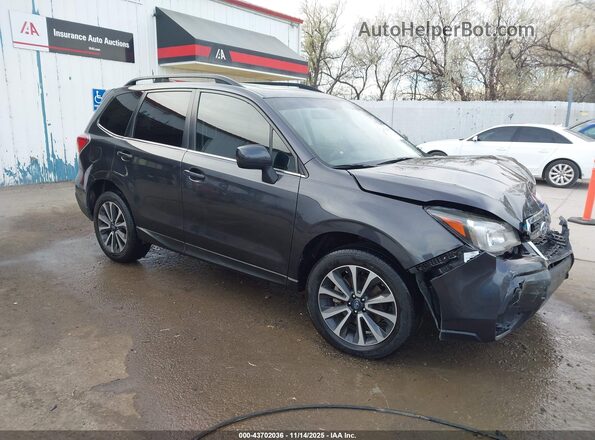 JF2SJGEC6JH549577 2018 SUBARU FORESTER2. Серый Передняя правая четверть