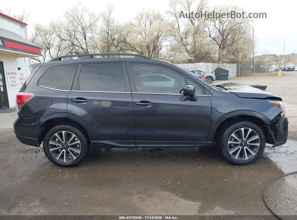 JF2SJGEC6JH549577 2018 SUBARU FORESTER2. Серый Вид задней части салона