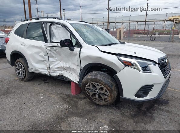 JF2SKADC3NH402277 2022 SUBARU FORESTER Белый Передняя правая четверть