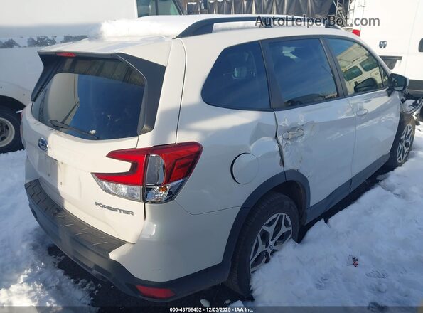JF2SKAFC1MH418683 2021 SUBARU FORESTER Белый Задняя правая четверть