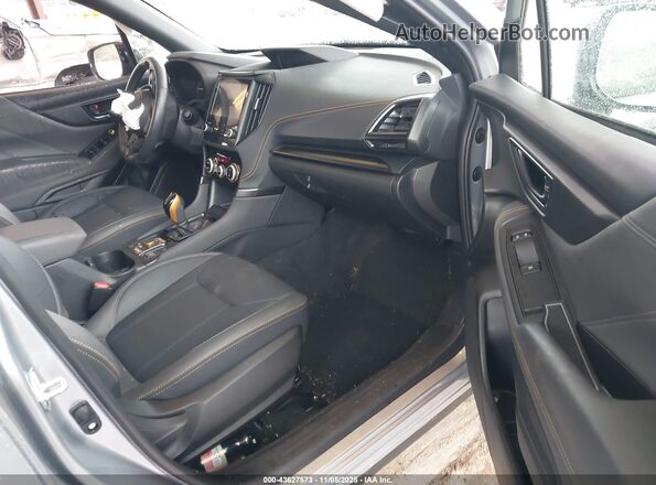 JF2SKAHC6SH401338 2025 SUBARU FORESTER Silver Widok wnętrza z przodu