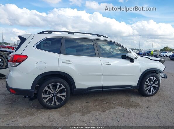 JF2SKANC7NH457703 2022 SUBARU FORESTER White 360 interior view
