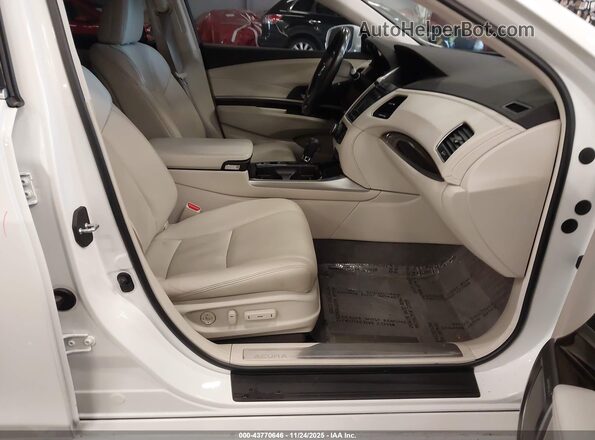 JH4KC1F97GC001052 2016 ACURA RLX Белый Вид салона спереди