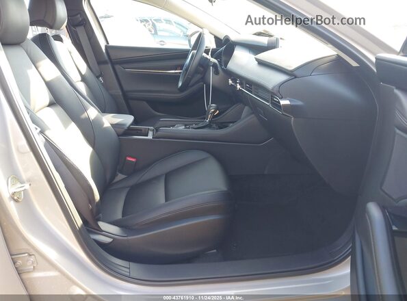JM1BPACMXS1765383 2025 MAZDA 3 Золотой Вид салона спереди