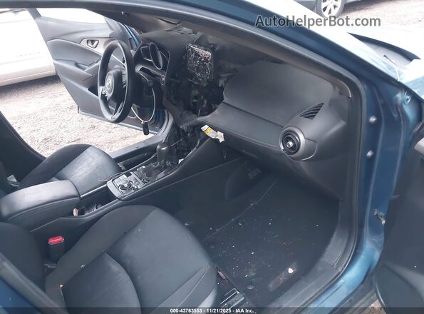 JM1DKFB76L1470704 2020 MAZDA CX-3 Light Blue Вид салона спереди