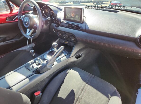JM1NDAC71H0123617 2017 MAZDA MX-5 Красный Вид панели приборов