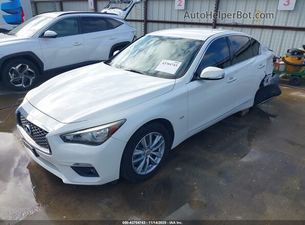 JN1CV7AP2JM240392 2018 INFINITI Q50 White Front left