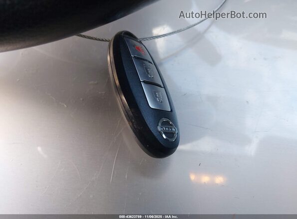 JN8AF5MV2HT754344 2017 NISSAN JUKE White Widok deski rozdzielczej