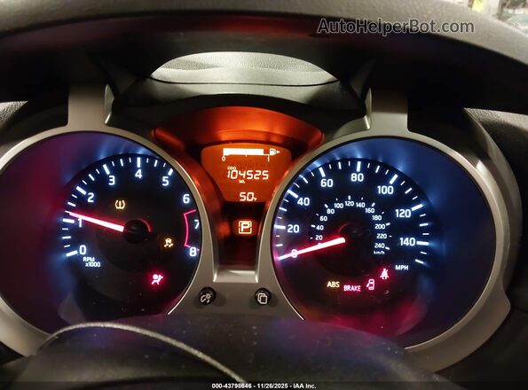 JN8AF5MV4HT753793 2017 NISSAN JUKE Red Widok tylnych siedzeń
