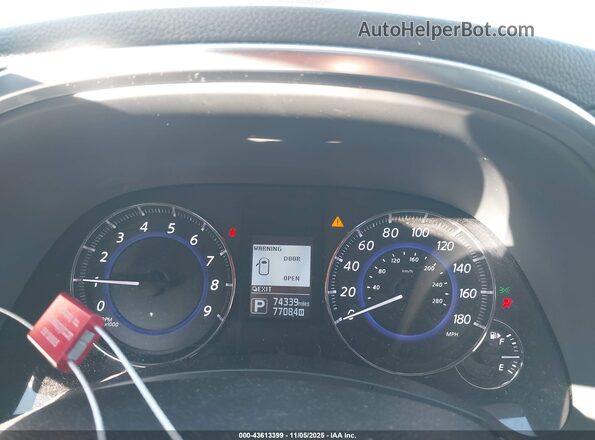 JN8CS1MW1HM413176 2017 INFINITI QX70 White Widok tylnych siedzeń