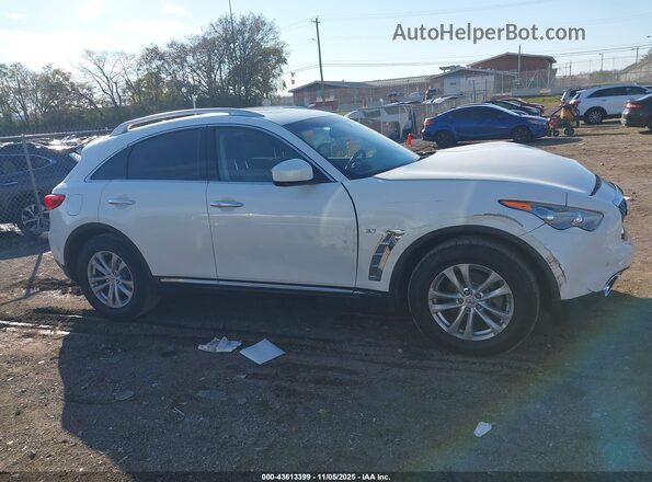 JN8CS1MW1HM413176 2017 INFINITI QX70 White Widok wnętrza z tyłu