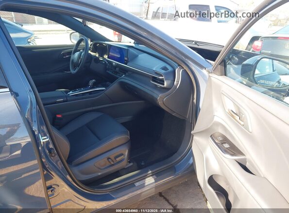 JTDAAAAF2T3043784 2026 TOYOTA LE Серый Вид салона спереди