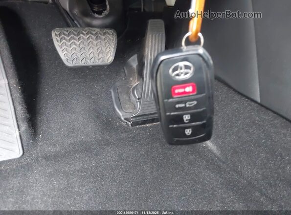 JTDAFAAF0P3001380 2023 TOYOTA CROWN Red Widok deski rozdzielczej