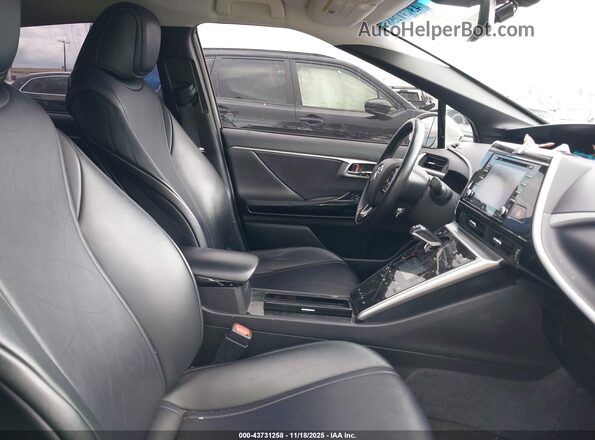 JTDBVRBD3JA004182 2018 TOYOTA MIRAI Серебряный Вид салона спереди