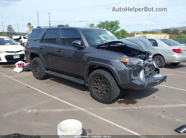JTEEU5JR0N5265348 2022 TOYOTA 4RUNNER Серый Передняя правая четверть