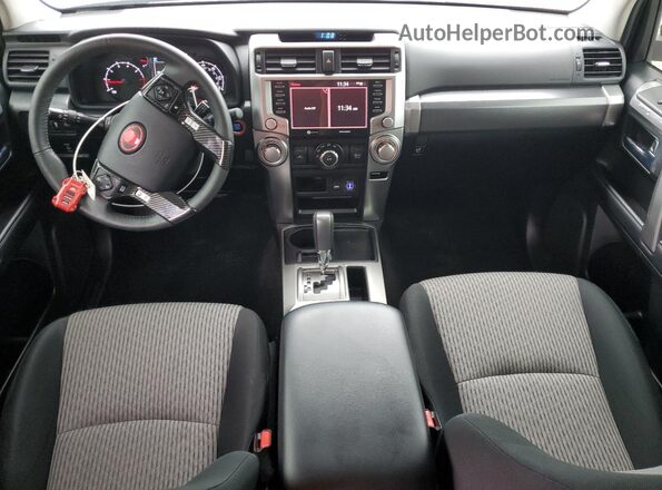 JTEEU5JR1N5269893 2022 TOYOTA 4RUNNER Серый Вид панели приборов