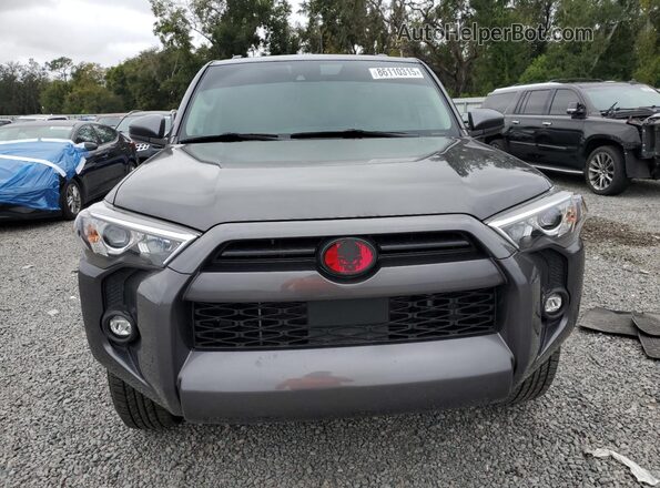 JTEEU5JR1N5269893 2022 TOYOTA 4RUNNER Серый Вид спереди