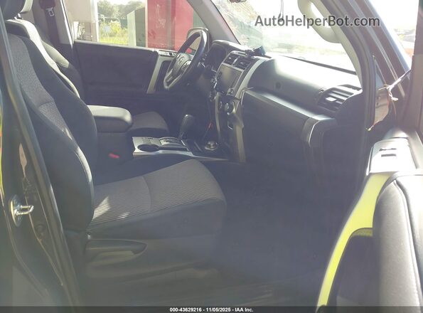 JTEMU5JR8R6230164 2024 TOYOTA 4RUNNER Gray Vista interior delantera