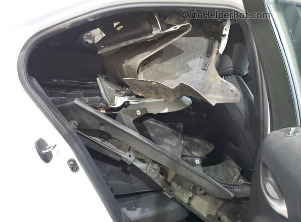 JTHB9JBH8P2068891 2023 LEXUS UX White Widok wnętrza z tyłu