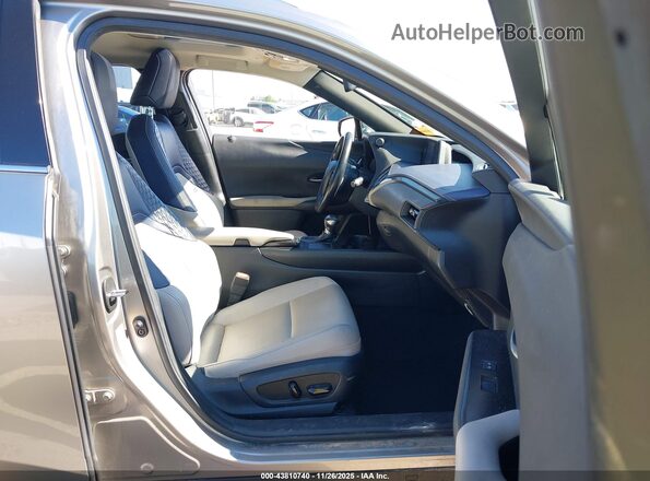 JTHY3JBH1K2001604 2019 LEXUS UX 200 Silver Вид салону спереду
