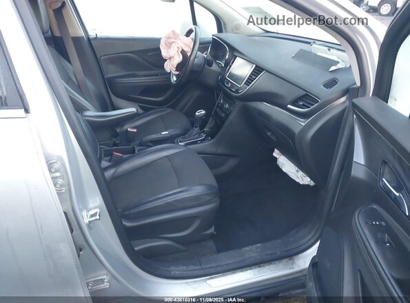 KL4CJASB9KB921942 2019 BUICK ENCORE Серебряный Вид салона спереди