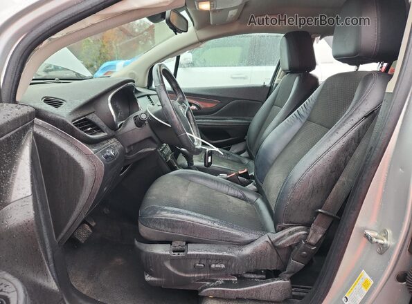 KL4CJESB0HB023617 2017 BUICK ENCORE Серебряный Вид салона спереди
