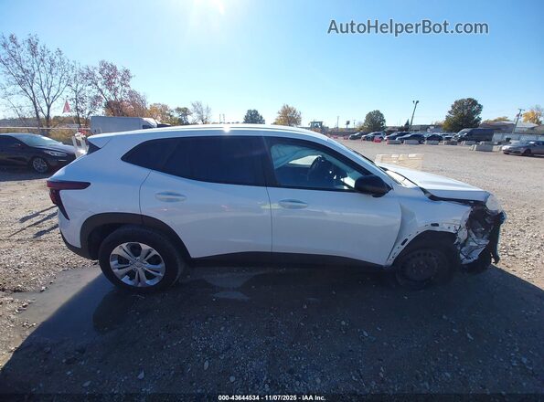 KL77LFEP1SC102825 2025 CHEVROLET TRAX Белый Вид задней части салона