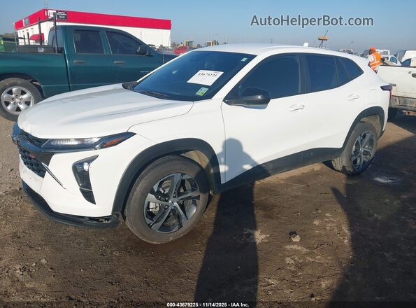 KL77LGEP7SC255067 2025 CHEVROLET TRAX Белый Передняя левая четверть