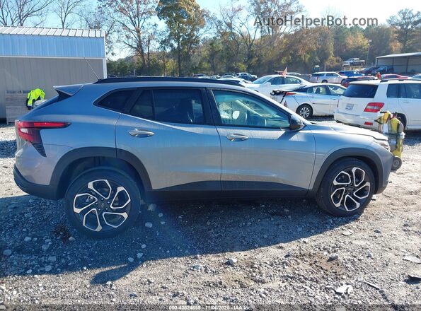 KL77LJEP1SC309380 2025 CHEVROLET TRAX Серый Вид задней части салона