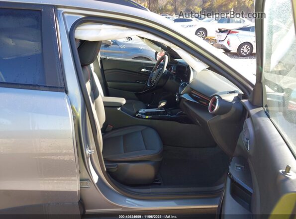 KL77LJEP1SC309380 2025 CHEVROLET TRAX Серый Вид салона спереди