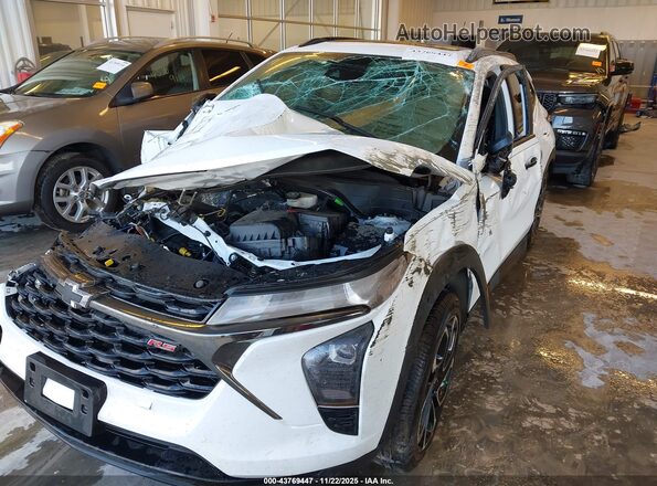 KL77LJEPXSC199607 2025 CHEVROLET TRAX Белый Вид спереди