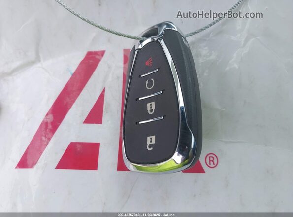 KL77LKEP3SC135608 2025 CHEVROLET TRAX Серый Вид панели приборов