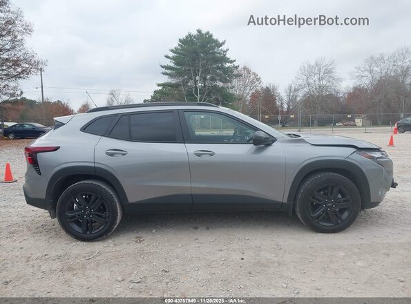 KL77LKEP3SC135608 2025 CHEVROLET TRAX Серый Панорамный вид салона 360°
