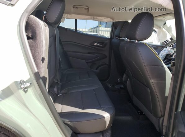 KL77LKEP6SC331994 2025 CHEVROLET TRAX Зеленый Вид задней части салона