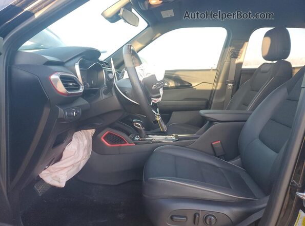 KL79MTSL6NB063018 2022 CHEVROLET TRAILBLAZER Черный Вид салона спереди