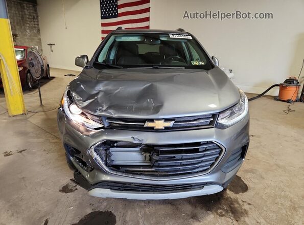 KL7CJPSB6KB814840 2019 CHEVROLET TRAX Серебряный Вид спереди