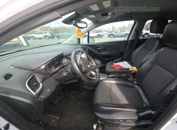 KL7CJPSM6NB519792 2022 CHEVROLET TRAX  Вид салона спереди