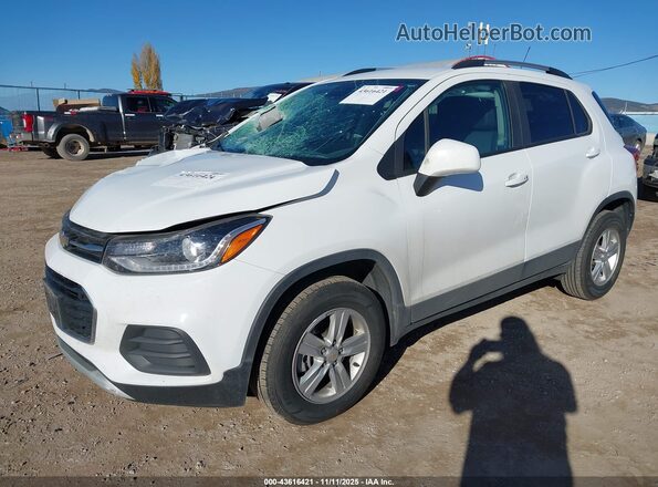 KL7CJPSM8NB569481 2022 CHEVROLET TRAX Белый Передняя левая четверть