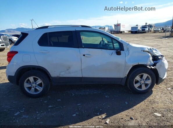 KL7CJPSM8NB569481 2022 CHEVROLET TRAX Белый Вид задней части салона
